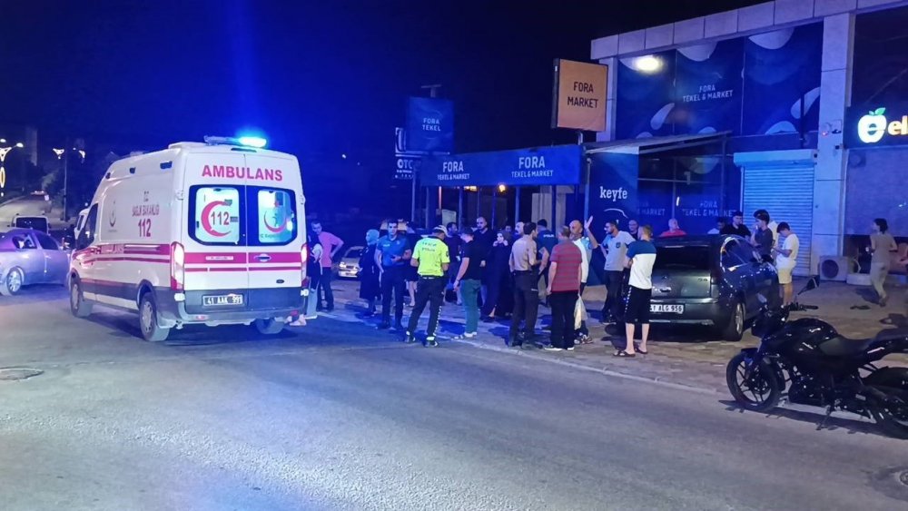 Yolun karşısına geçmek isteyen kadına otomobil çarptı