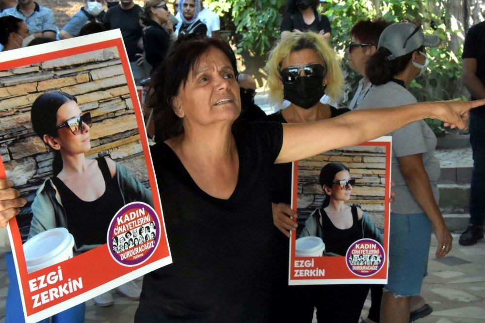 Ezgi, öldürüldükten 10 ay sonra katili eşinden boşandı