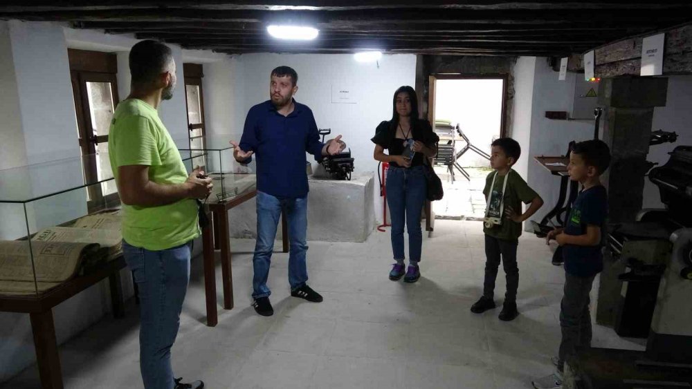 Hitler’in eritip tanka dönüştürdüğü baskı makinesine yoğun ilgi