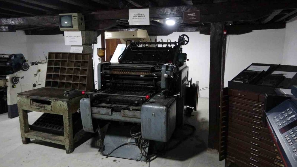 Hitler’in eritip tanka dönüştürdüğü baskı makinesine yoğun ilgi