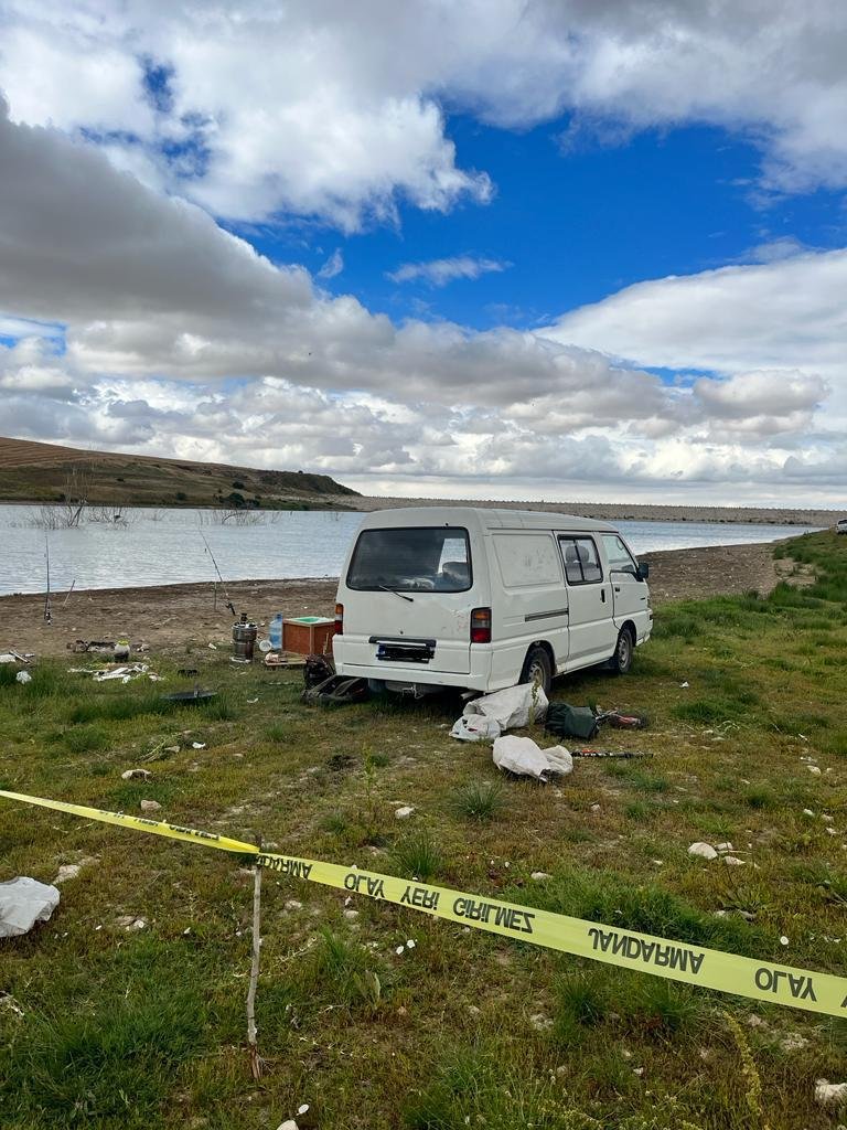 Konya'dan gitmişlerdi... Balık tutarken takılan oltası için girdiği gölette boğuldu