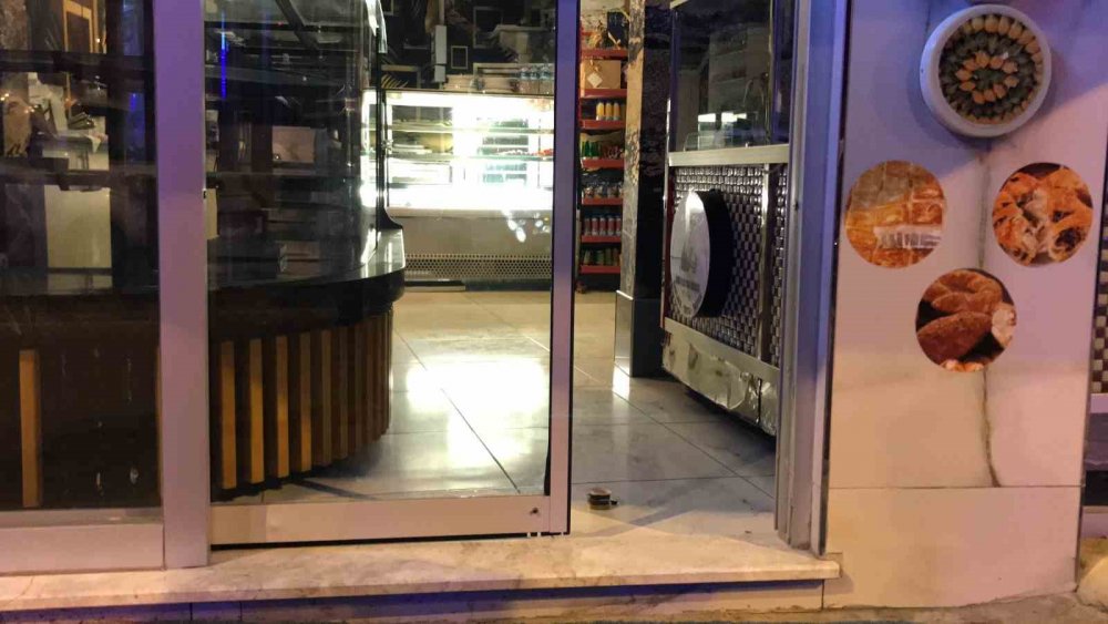 Çalıştığı iş yerinde silahla vuruldu