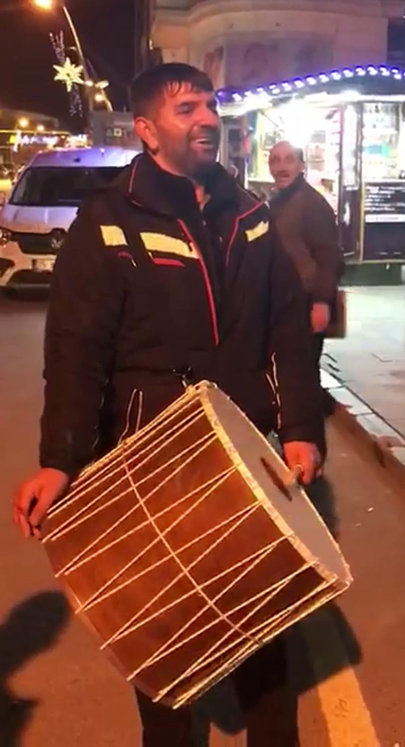 Düğün dönüşü kazada ölen davulcu ve zurnacı baba- oğul yan yana defnedildi