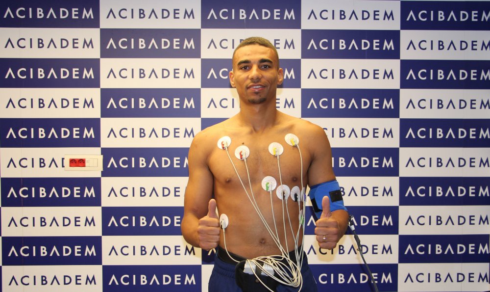 Fenerbahçe, Alexander Djiku'yu kadrosuna kattığını açıkladı