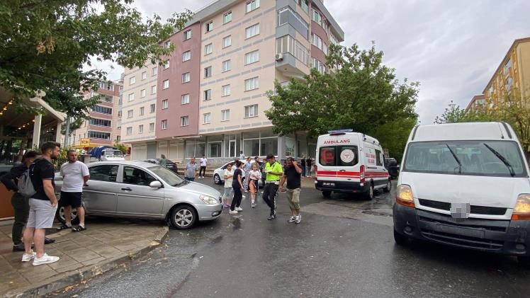 İşçi servisi otomobille çarpıştı