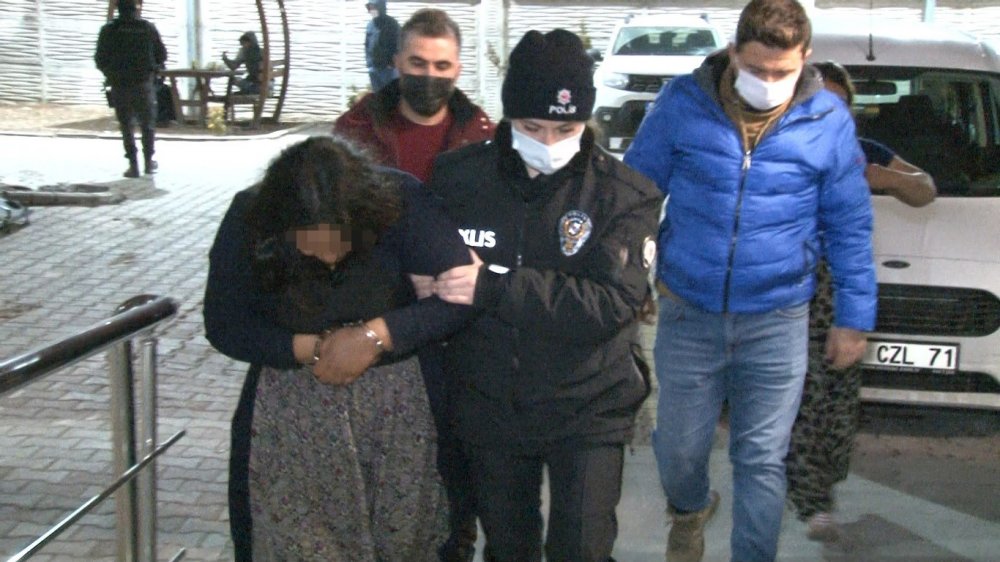 Konya'da "kiralık daire sorma', "kargonuz geldi" bahanesiyle ev soyan 6 kadın hırsız yakalandı