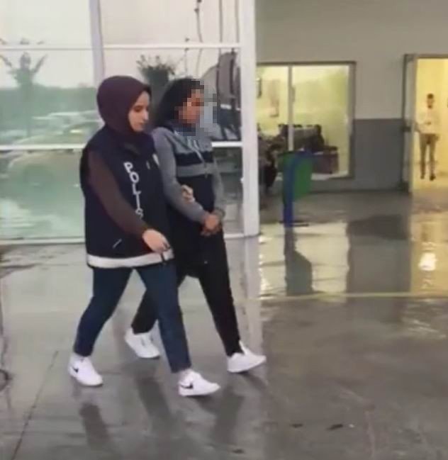 Konya'da "kiralık daire sorma', "kargonuz geldi" bahanesiyle ev soyan 6 kadın hırsız yakalandı