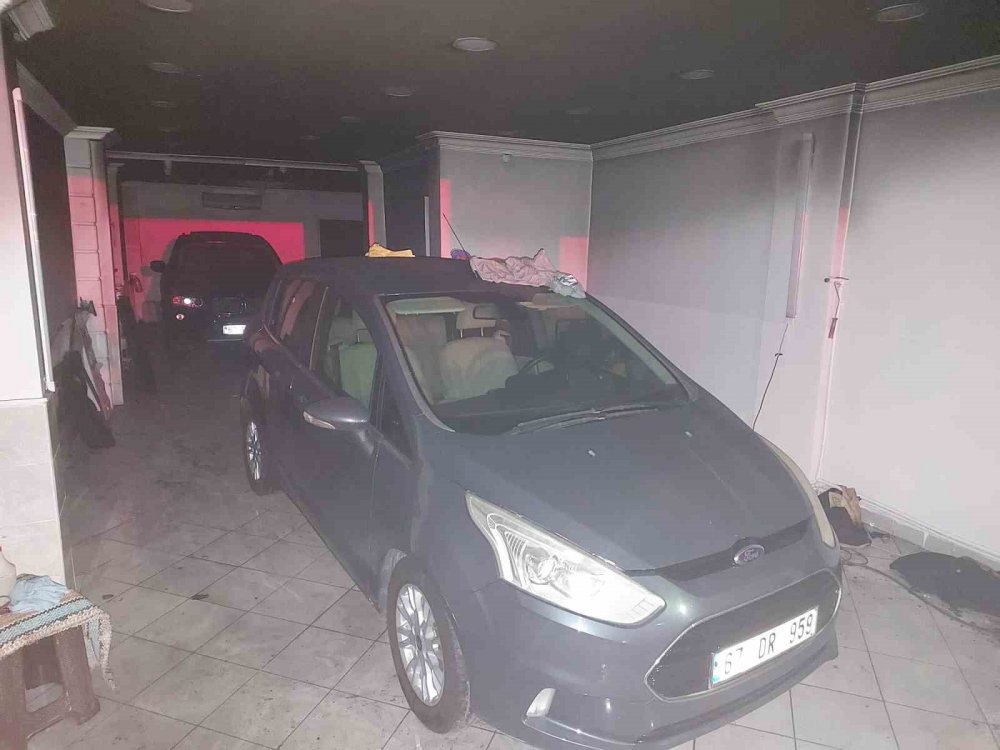 Oto aksesuar dükkanında çıkan yangında faciadan dönüldü