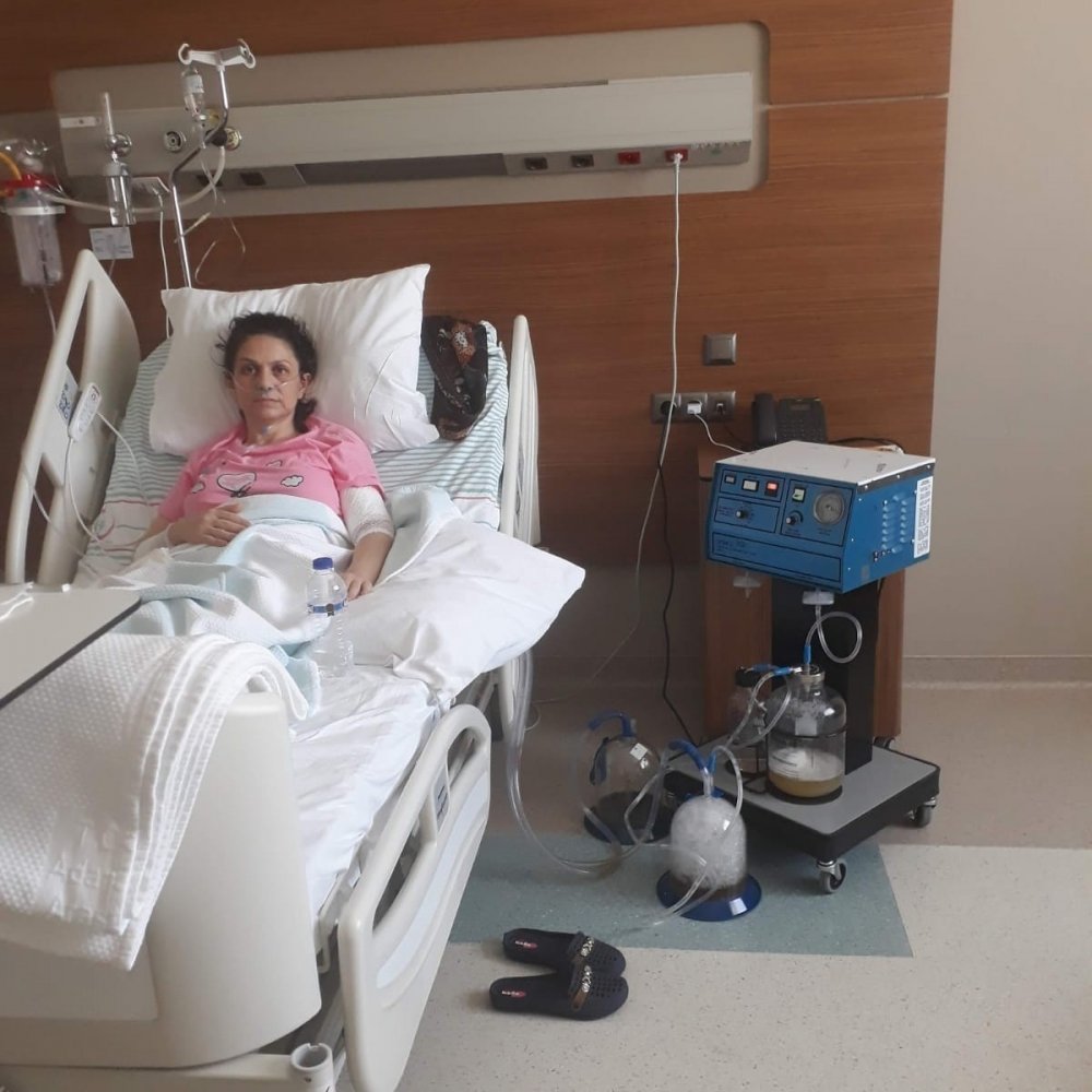 7 defa bıçaklayan kocasından 3 yıl sonra boşandı, zaferini balonlarla kutladı