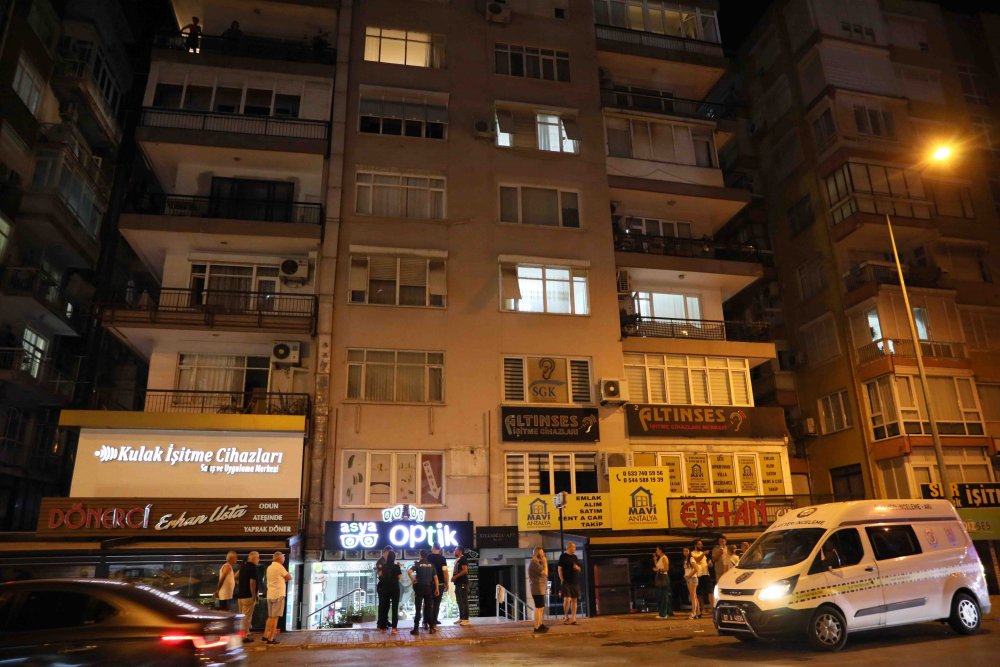 Evde çıkan yangında karı- kocayı ölüm ayırdı: 1 ölü, 2 yaralı