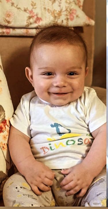 Ana kucağından düşüp nefessiz kalan 7 aylık bebek, hayatını kaybetti