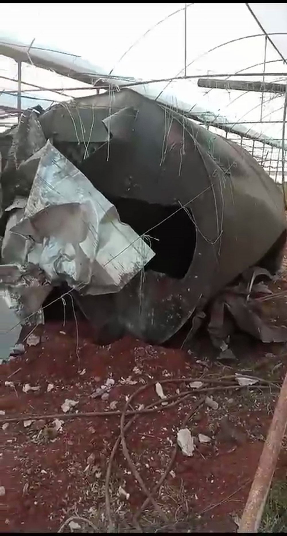 Patlayan kazanın 300 metre uçtuğu anların görüntüsü ortaya çıktı