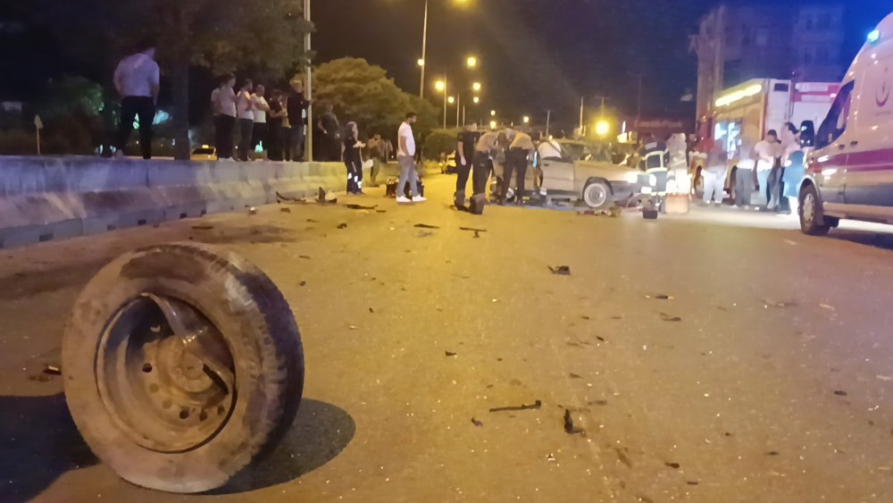 Taksi ile otomobil çarpıştı: 4 yaralı