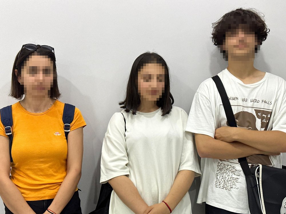 2'si kız 3 garsonu tekme-tokat dövdüler