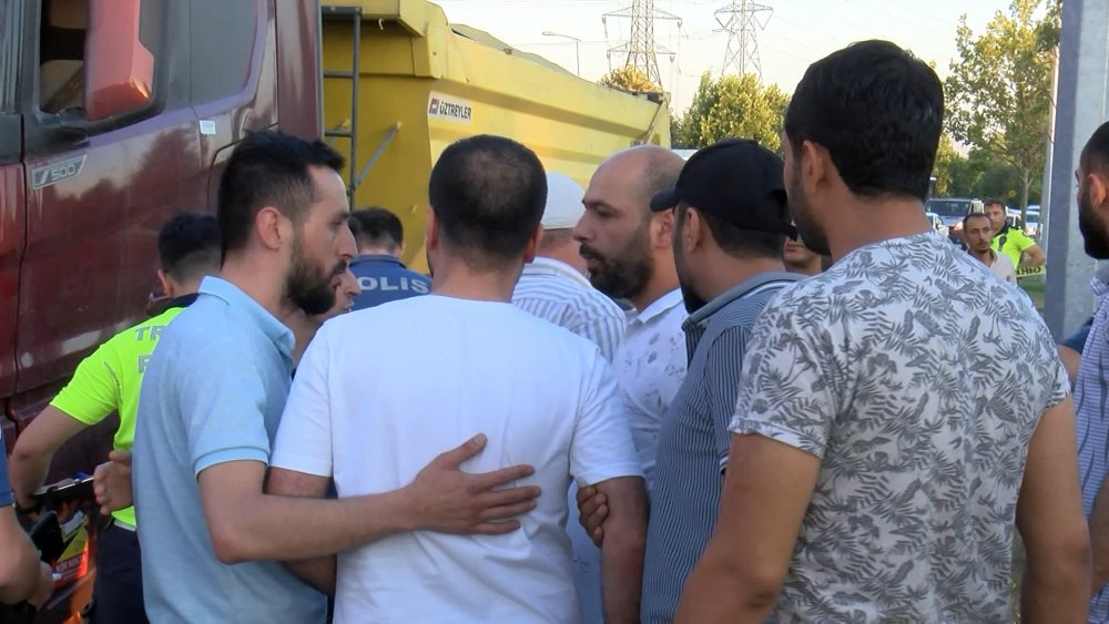 Tırın altında kalan kişi hayatını kaybetti