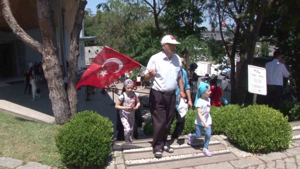 Vatandaşlardan 15 Temmuz  Şehitler Anıtı’na yoğun ilgi
