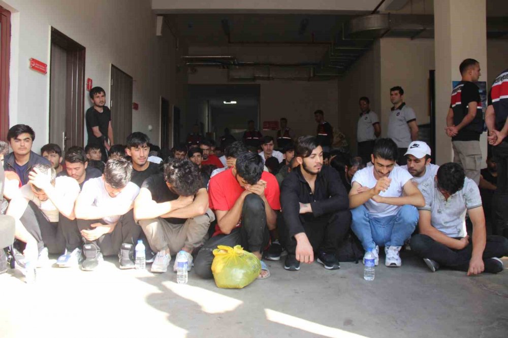 138 düzensiz göçmen sınır dışı ediliyor