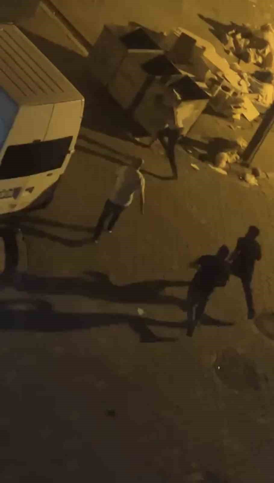 Alacak verecek kavgası sokağı savaş alanına çevirdi