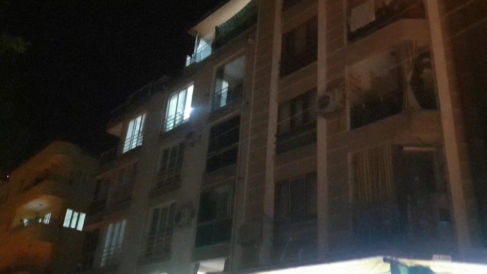 Arkadaşlarıyla yaşadığı evde öldü