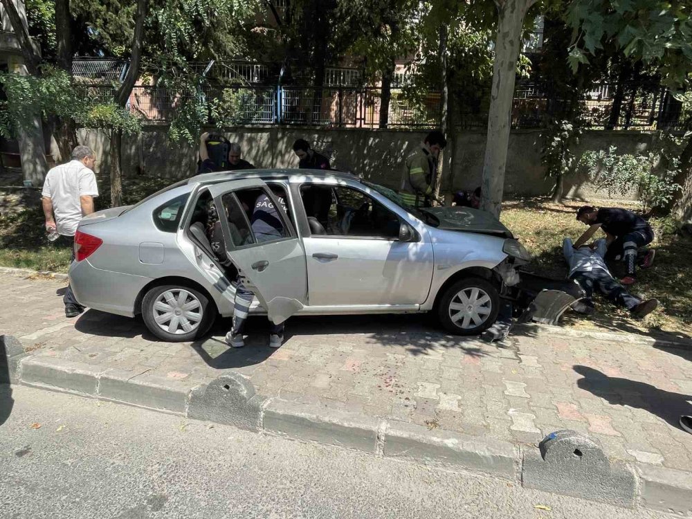 Direksiyon dersi kaza ile sonuçlandı: 4 yaralı