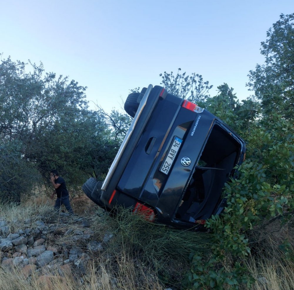 Kontrolden çıkan minibüs takla attı: 7 yaralı