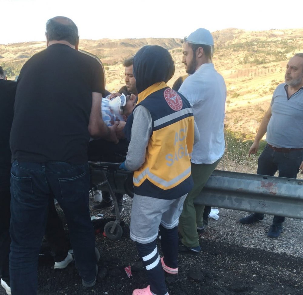 Kontrolden çıkan minibüs takla attı: 7 yaralı