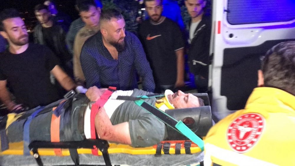 Özel harekât polisi otomobiliyle birlikte 250 metrelik uçuruma yuvarlandı