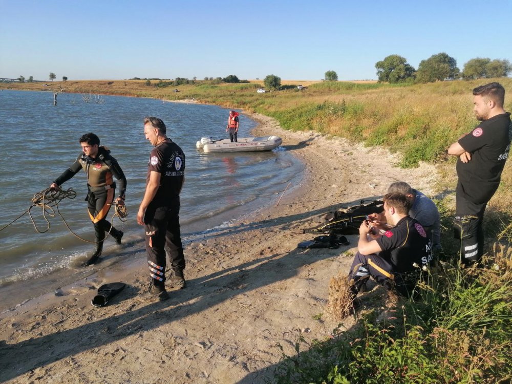 Serinlemek için gölete giren 2 çocuk kayıp