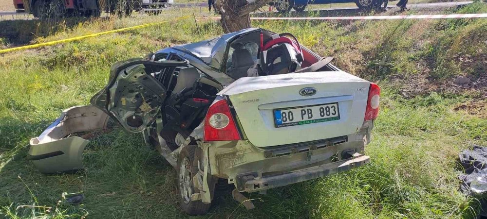 Trafik kazasında bebek hayatını kaybetti, aynı aileden 3 kişi ağır yaralandı