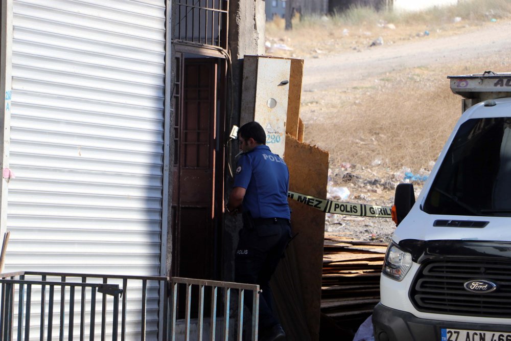 2 yaşındaki çocuğunu rehin alan baba kendisini yaraladı