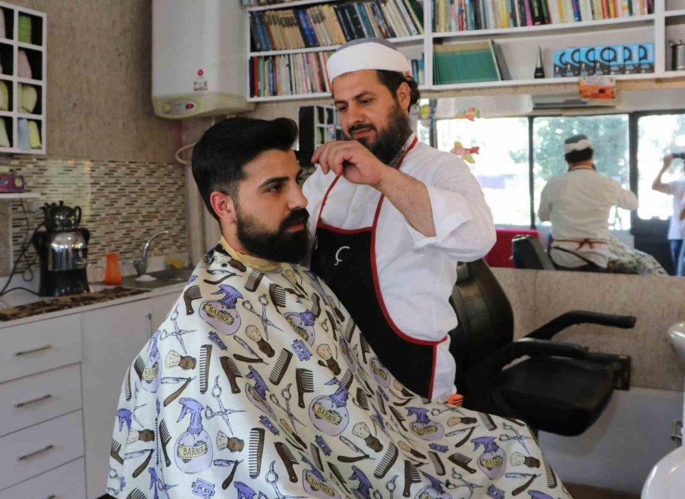 Bu berberde enflasyona damatlara tıraş ücretsiz
