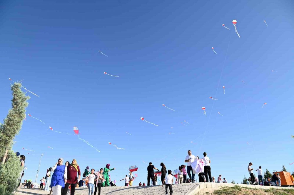 Konya'da keyifli hafta sonu... Sille Seyir Tepesi’nde uçurtma şenliği