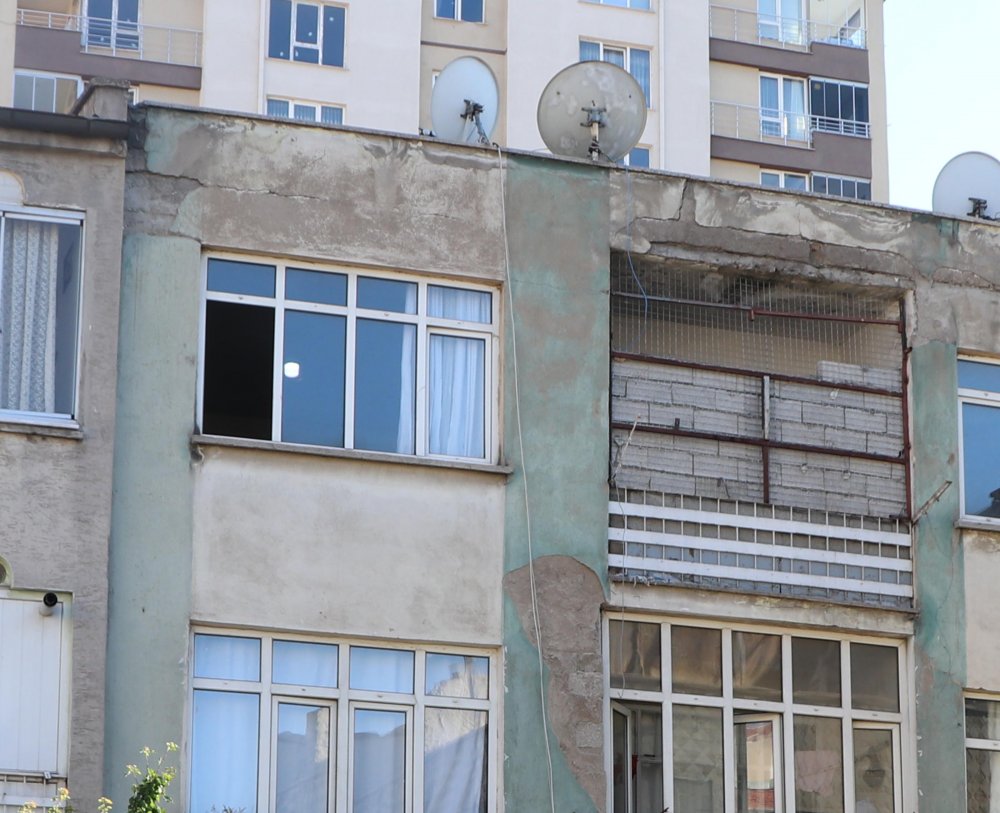 Zihinsel engelli Ömer, 3'üncü kattan düşüp öldü