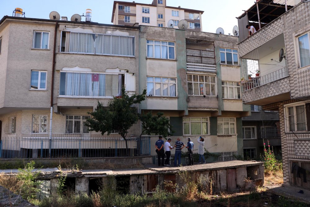 Zihinsel engelli Ömer, 3'üncü kattan düşüp öldü