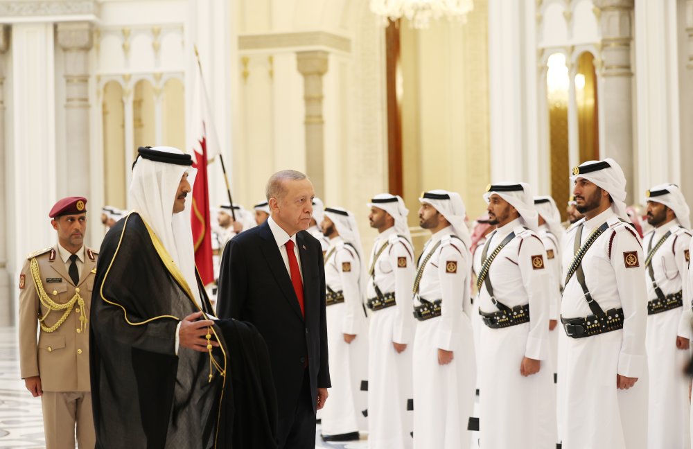Cumhurbaşkanı Erdoğan Katar’da resmi törenle karşılandı