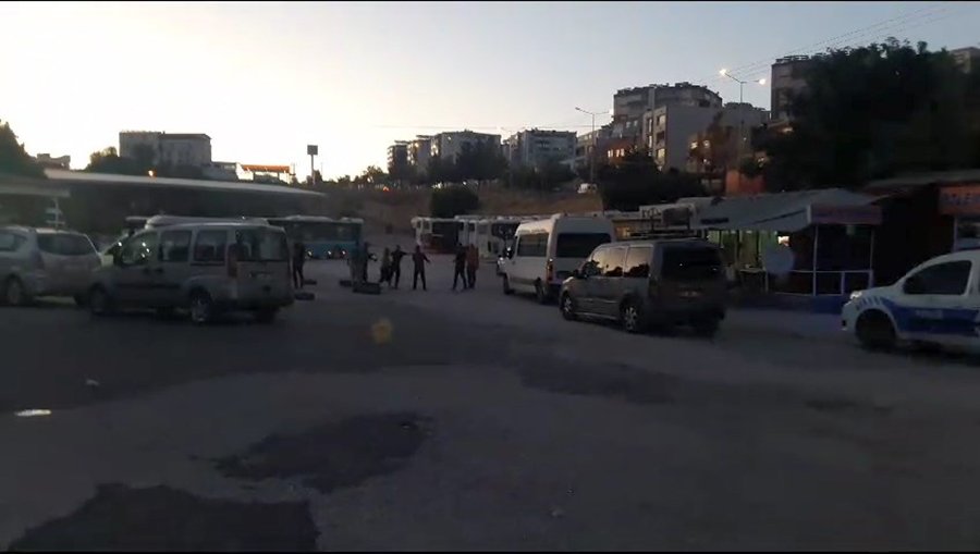 Satırlı, bıçaklı kavga: 1’i ağır 3 yaralı, 8 gözaltı