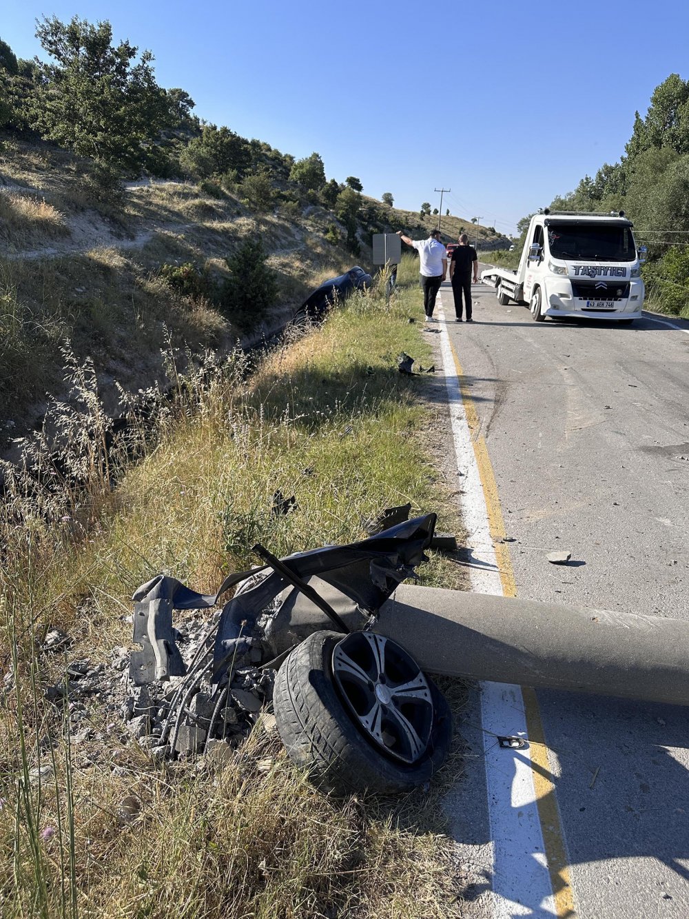 Su kanalına uçan otomobildeki 1 kişi yaralandı