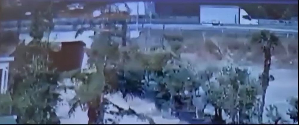 TIR şarampole yuvarlandı; o anlar kamerada