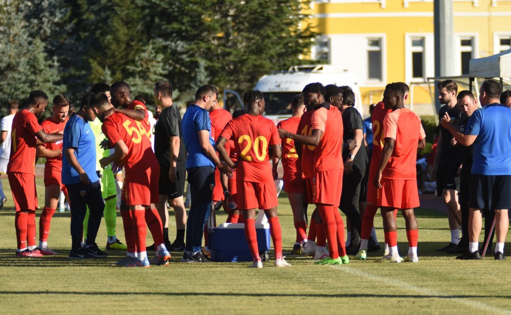 Kayserispor hazırlık maçında İstanbulspor’u 3-2 mağlup etti