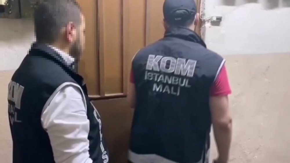 Kapalıçarşı'da ayarını düşürdükleri altınları piyasaya süren şüphelilere operasyon