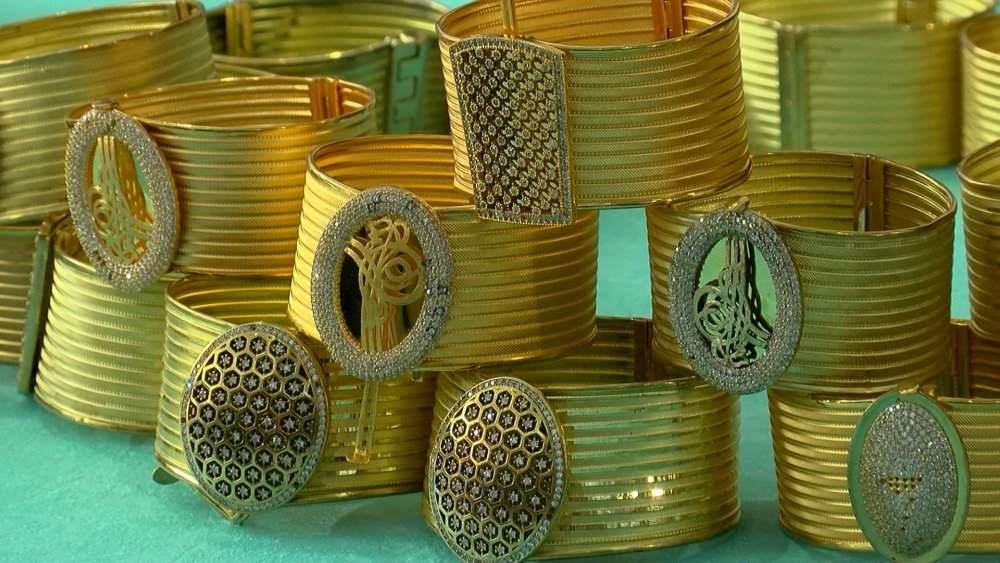 Kapalıçarşı'da ayarını düşürdükleri altınları piyasaya süren şüphelilere operasyon