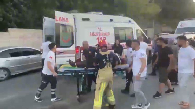 Otomobil hafif ticari araca çarptı: 3 yaralı