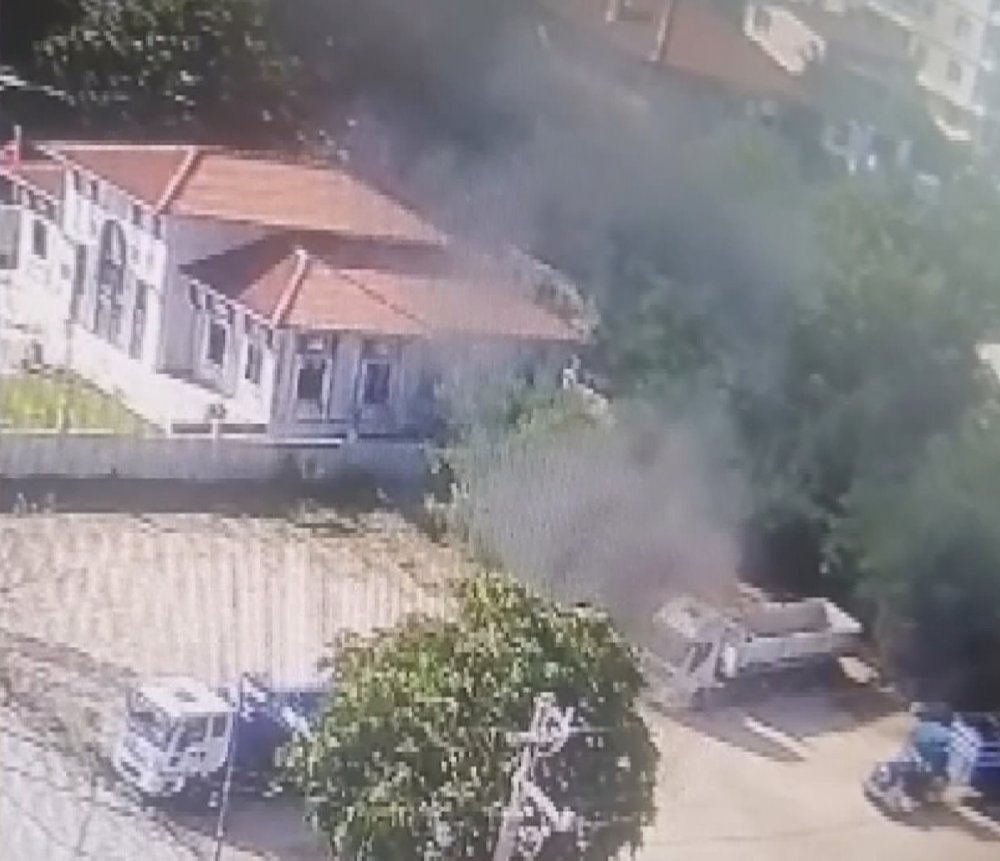 Park halindeki otomobili kundakladı