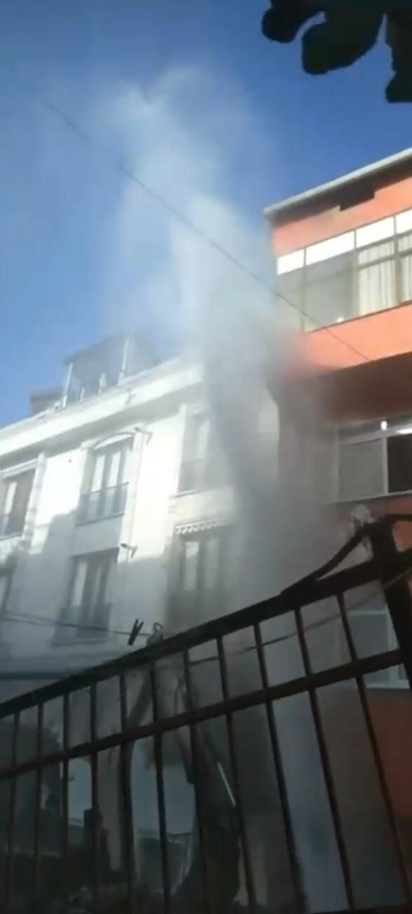 Fışkıran su binaların boyunu aştı