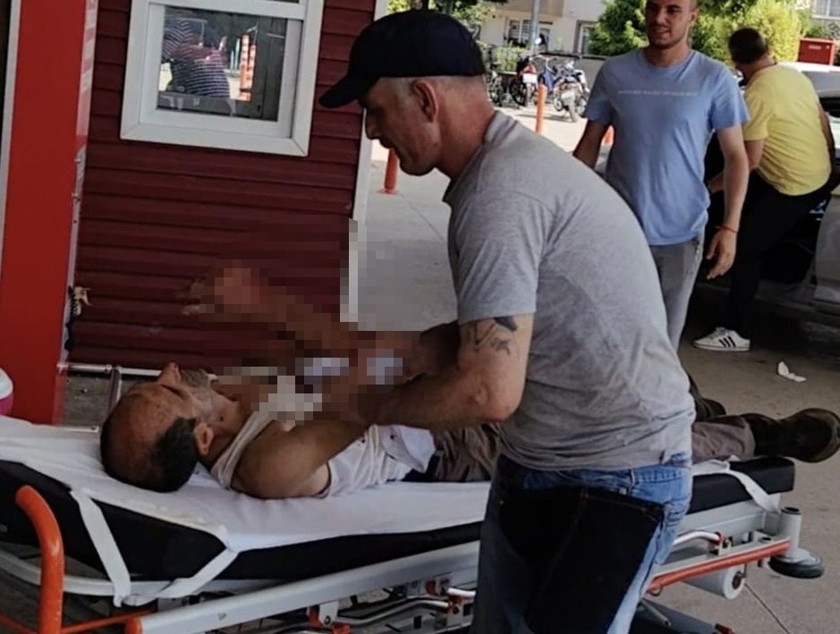 Motorlu testere ile odun keserken ağaç parçası koluna saplandı