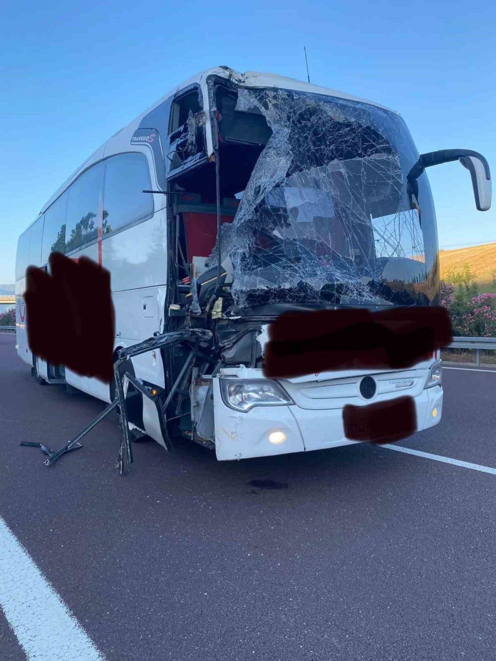 Otobüs ile tır çarpıştı: 1 ölü, 4 yaralı