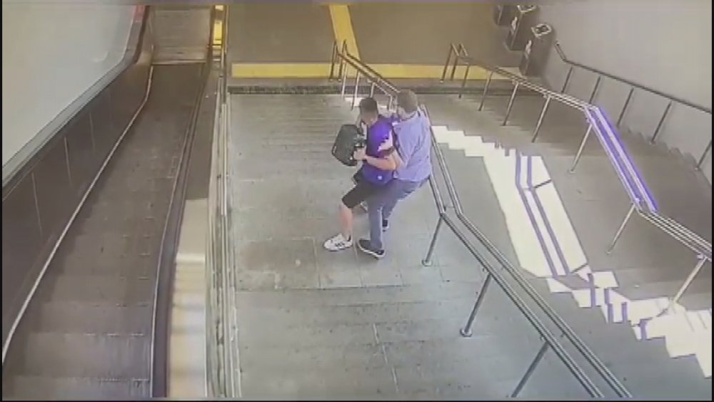 3 yıl önce kavga ettiği adamı Marmaray'da görünce ortalığı birbirine kattı