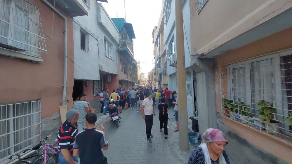 Evinin önünde uğradığı silahlı saldırı sonucu öldü