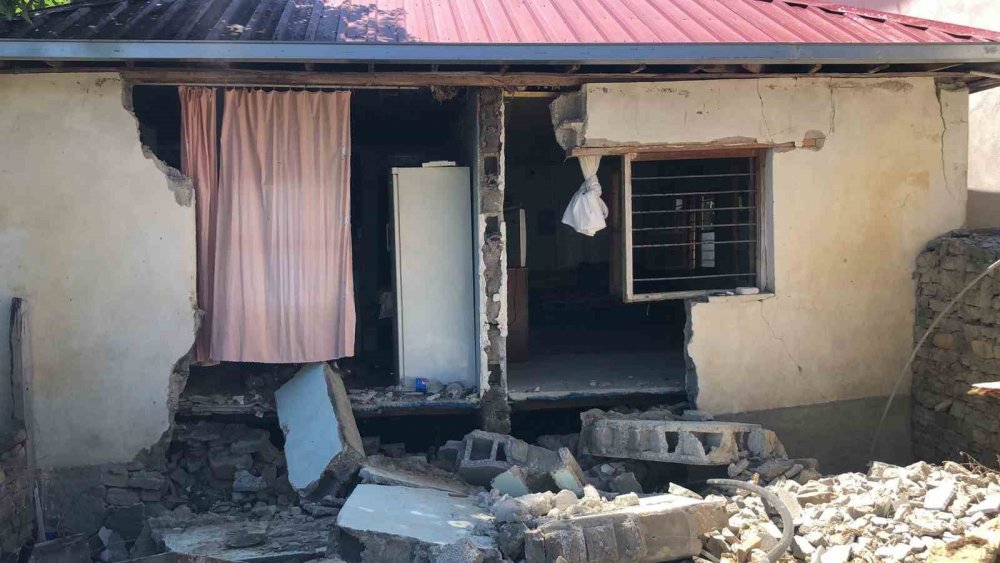 Adana'daki 5.5’lik deprem bu köye büyük hasar verdi