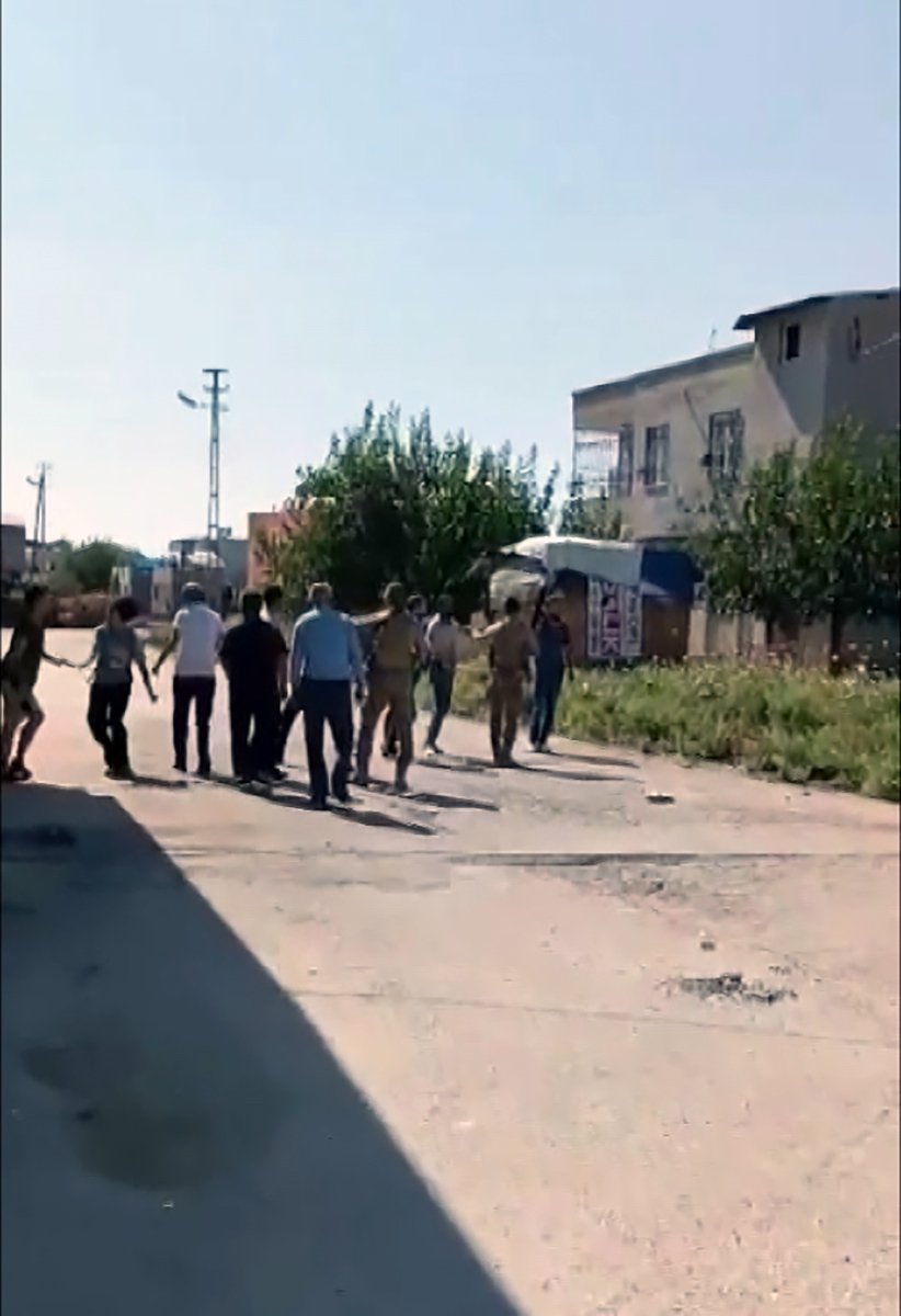 Husumetli ik ailenin taşlı, sopalı kavgasına özel harekat polisi müdahale etti: 2 yaralı